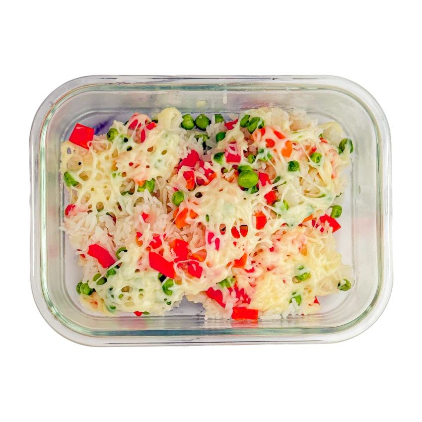 Lunchbox mit überbackenem Reis und Gemüse