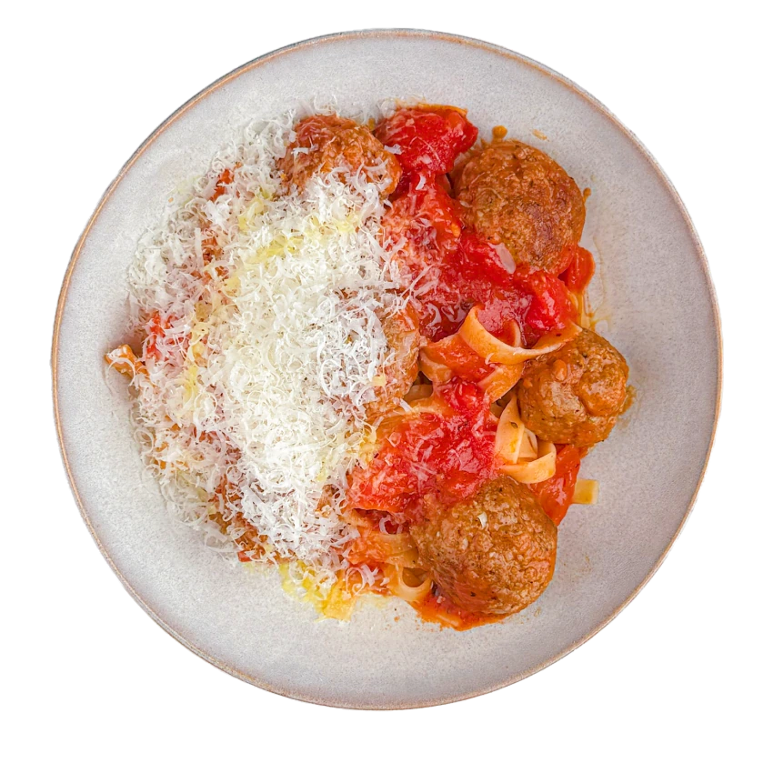Tagliatelle mit Fleischbällchen in Tomatensauce