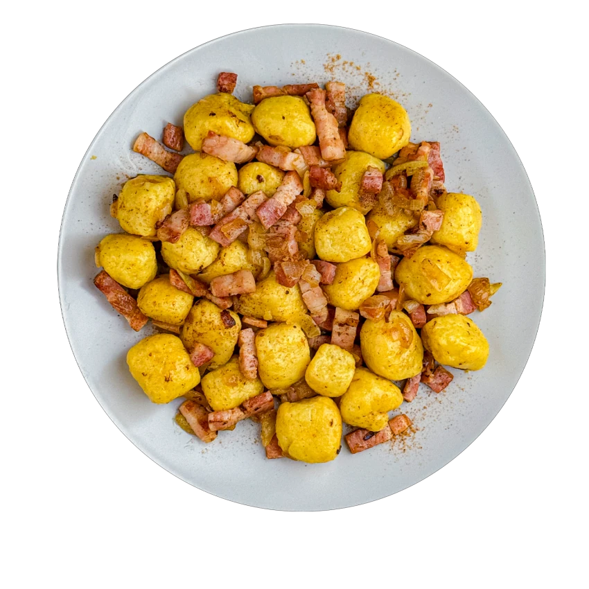 Kartoffelknödelchen mit Speck und Zwiebeln