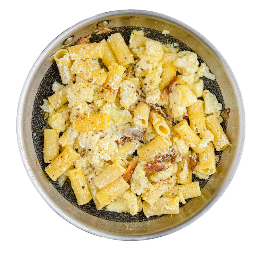 Rigatoni mit geräuchertem Fisch, Ricotta und Blumenkohl
