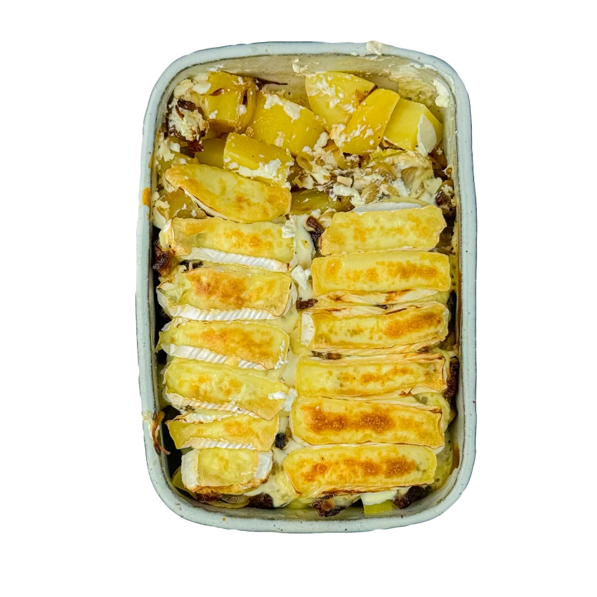 Überbackene Kartoffeln mit geräuchertem Speck und Camembert