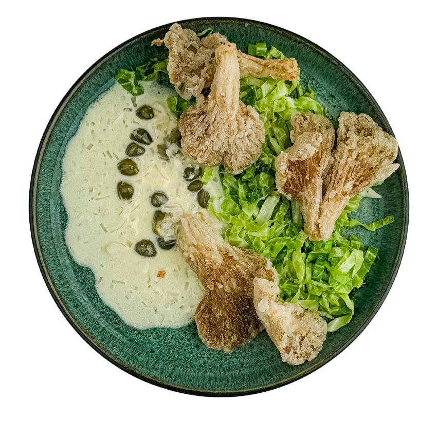 Frittierte Austernpilze mit angebratenem Rosenkohl und Buttersauce